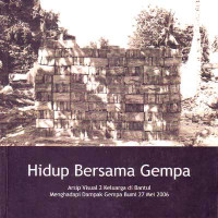 Image of Hidup Bersama Gempa : Arsip Visual 2 Keluarga di Bantul Menghadapi Dampak Gempa Bumi 27 Mei 2006